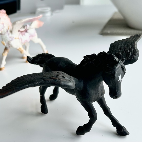 3 Papo figurines collectible magic unicorn, black pegasus, winged magic unicorn - Picture 8 of 9